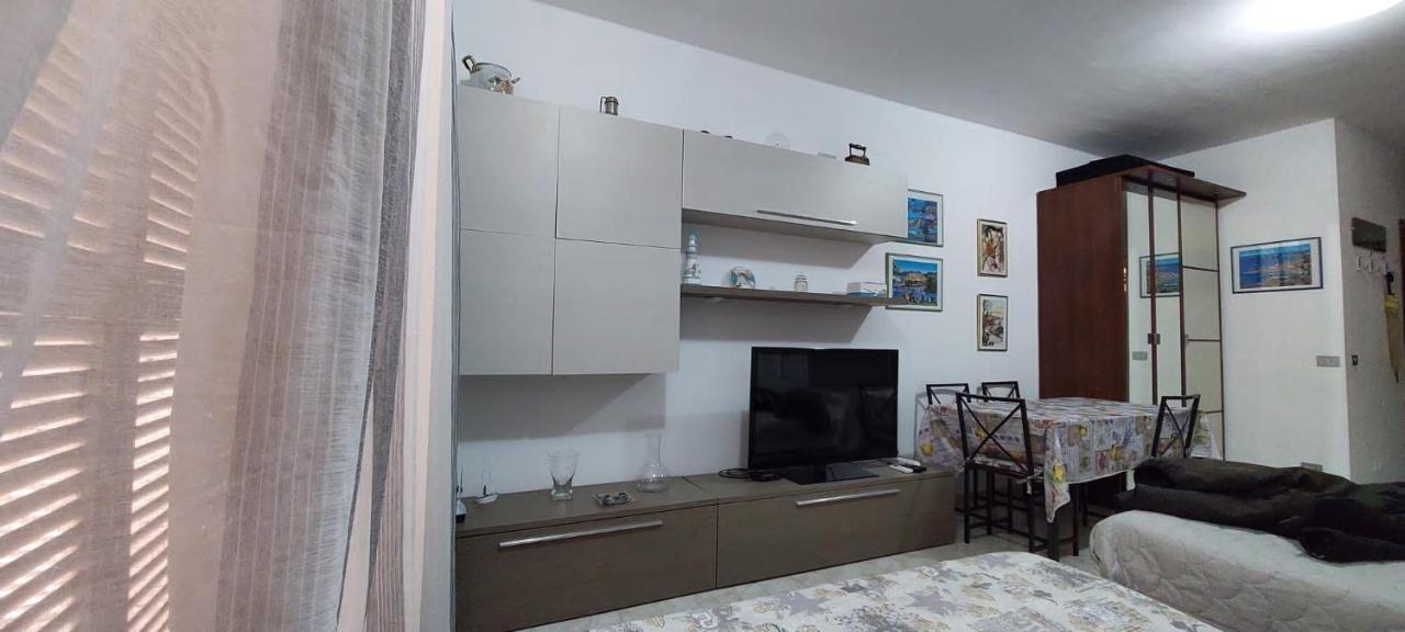 Appartement Ampio Monolocale Con Terrazzo - A 2 Passi Dal Mare à Latte Extérieur photo